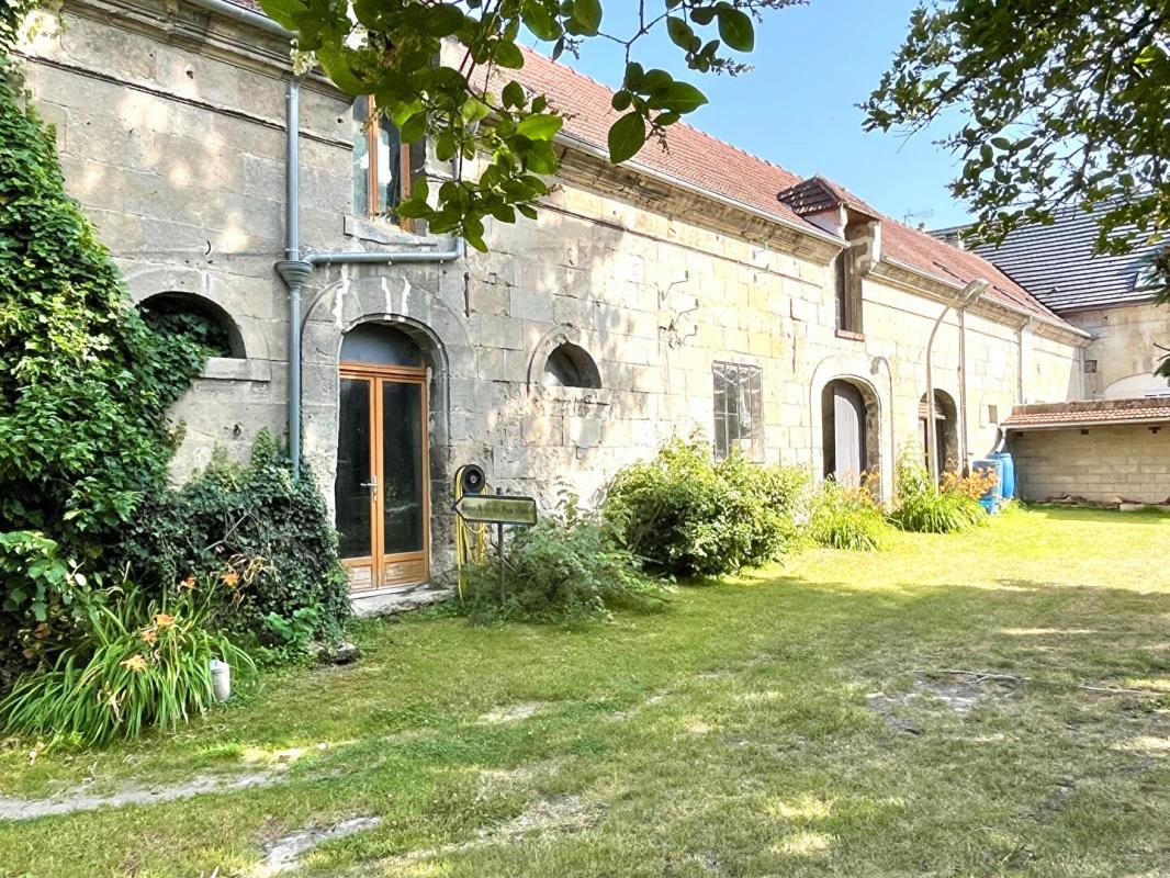 Maison Longère de 7 pièce(s) 198 m2 et Terrain 868 m² + Dépendances