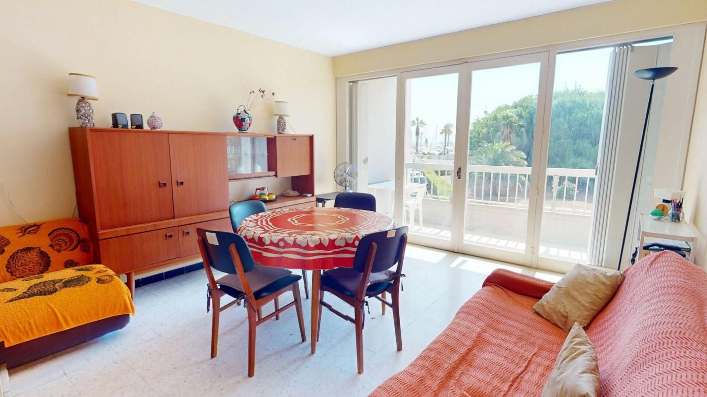 T2 38m2 terrasse avec vue dégagée nature et port