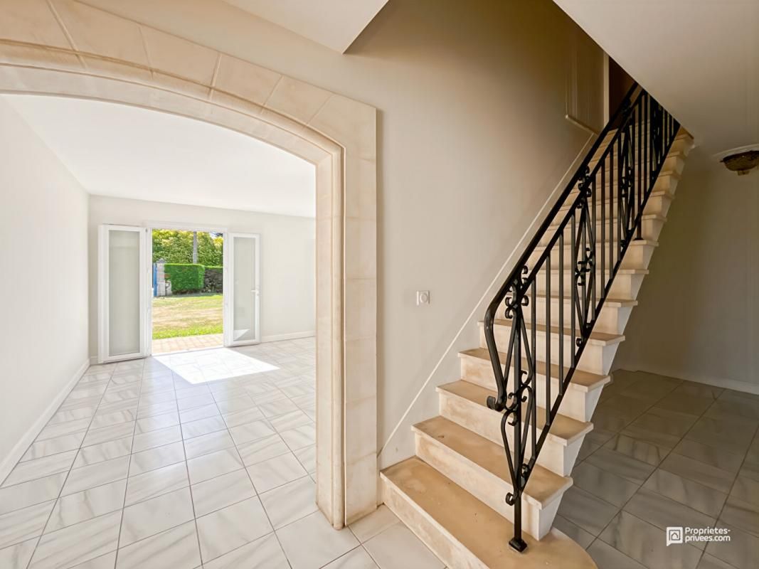 À VENDRE - Maison en pierre rénovée 177 m² avec grand terrain 2 000 m² et garage ? Carignan-de-Bordeaux