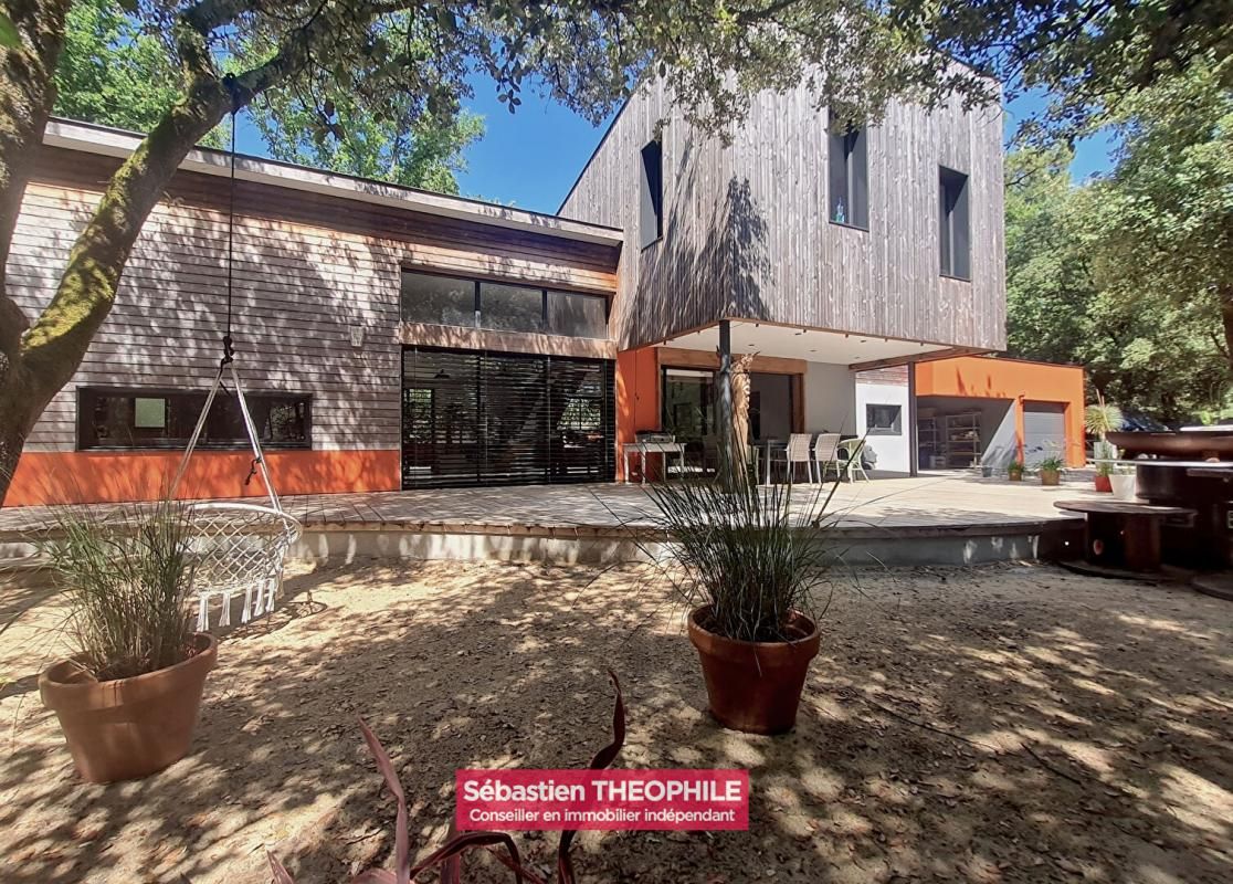 Maison d'architecte T5 au coeur d'un parc boisé