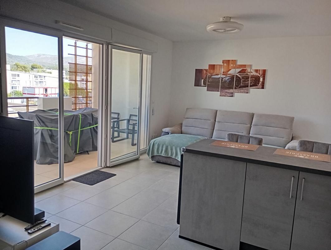 Aubagne - Appartement T3 récent de 58 m² avec terrasse, ascenseur et box fermé