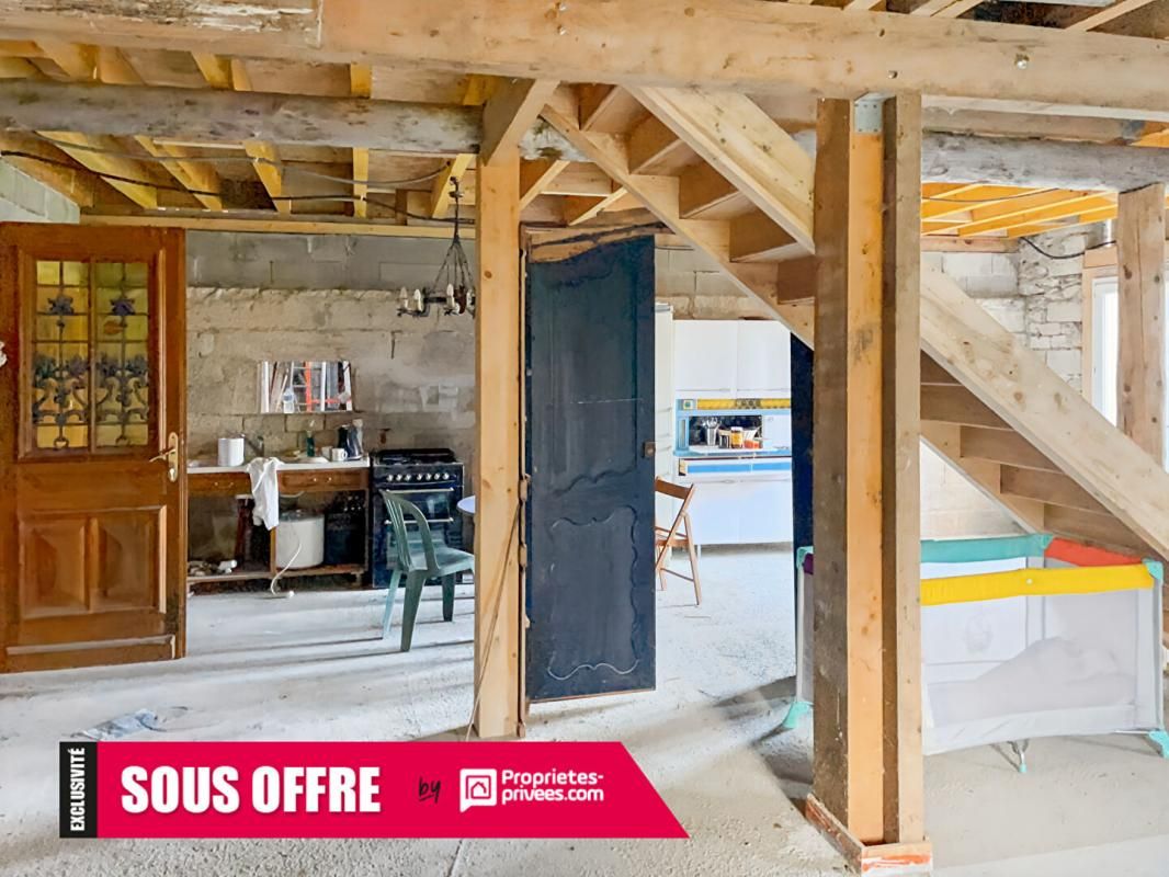EXCLUSIVITE - Santans - Grange à rénover 2 pièce(s) env.250 m2 au sol