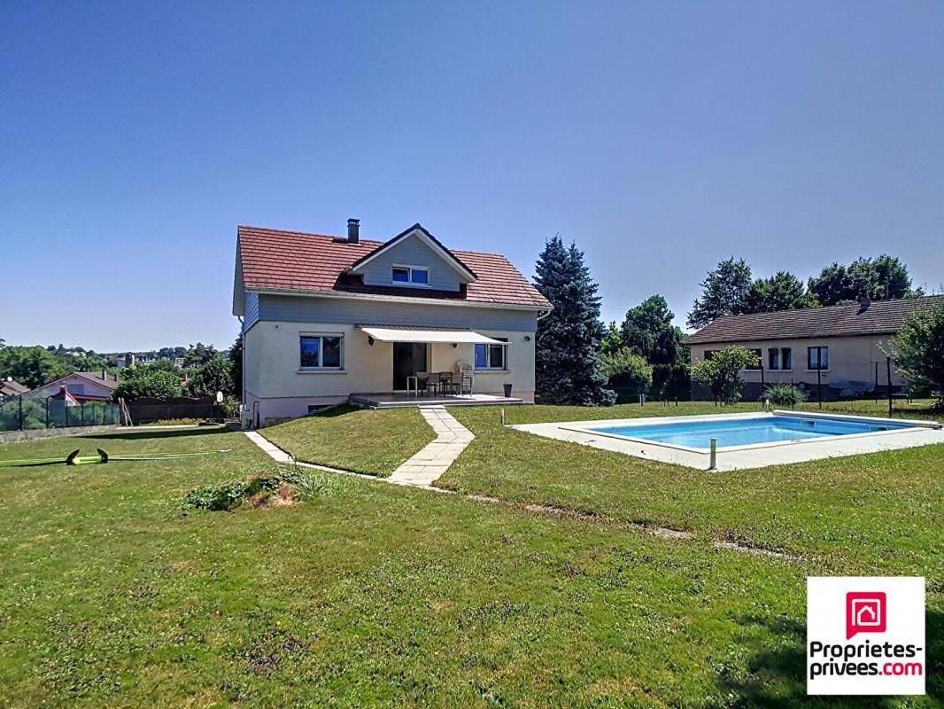Maison familiale rénovée avec piscine - 129 m² habitables sur un terrain clos de 939 m²