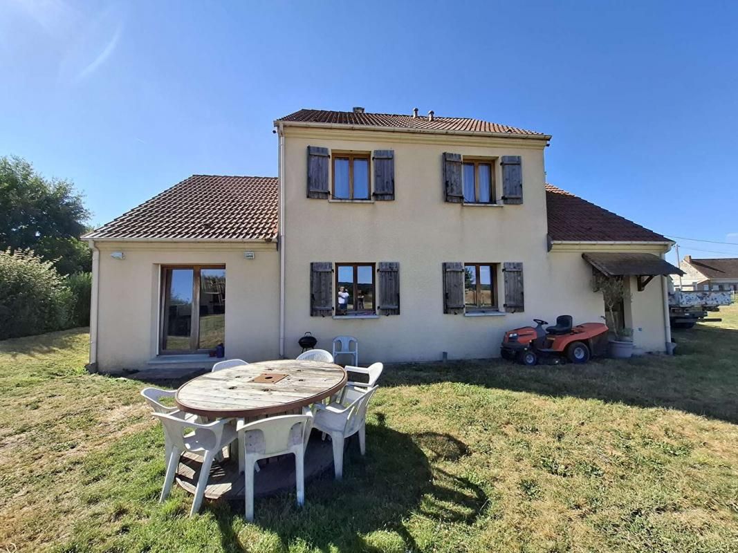 Maison/Pavillon proche LA FERTE VIDAME 9 pièce(s) 137.19 m2 avec terrain 1355m²