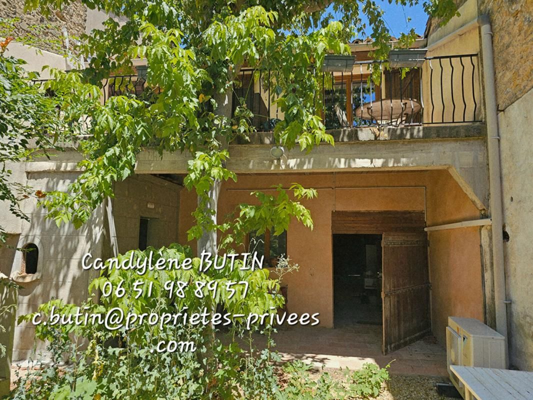 Maison de type vigneronne avec extérieur