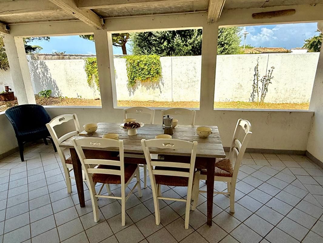 Maison au coeur du village de LOIX à 5 min de l'océan - 5 pièces de 121 m2