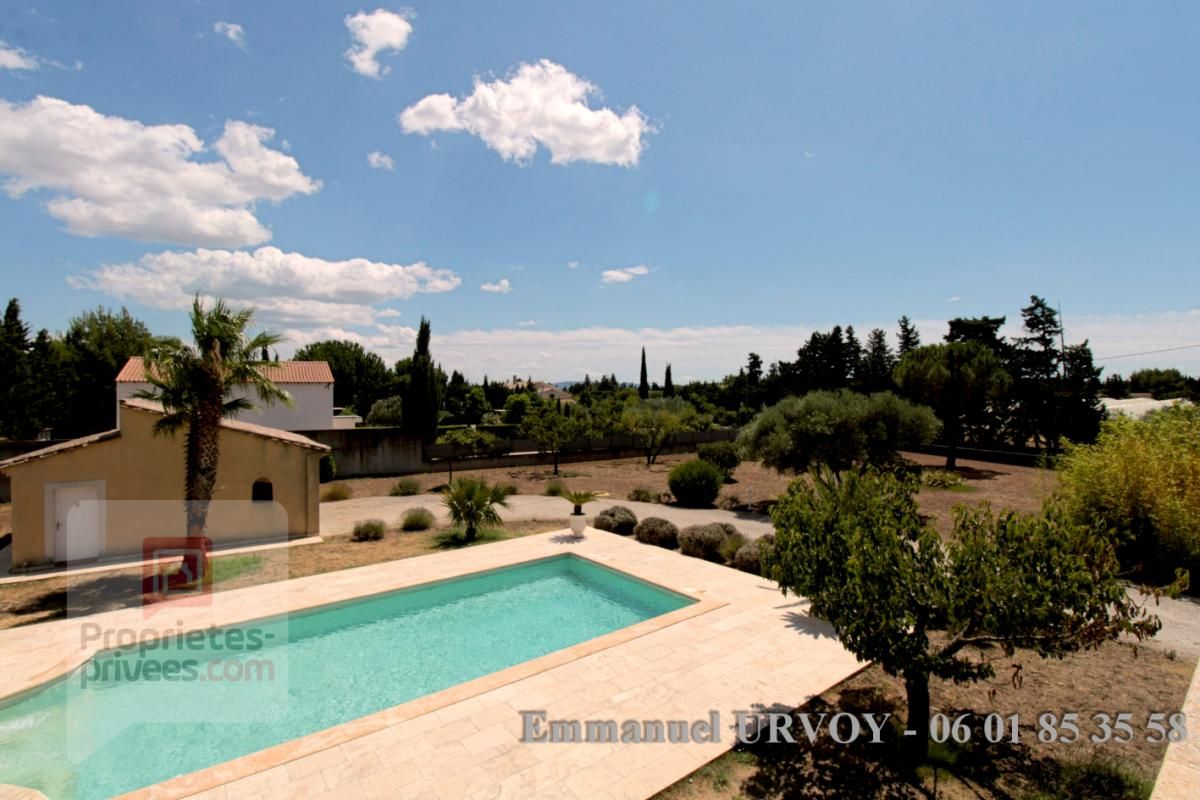 Proche Alpilles - Maison T5 avec jardin 3700m², piscine, carport et dépendances