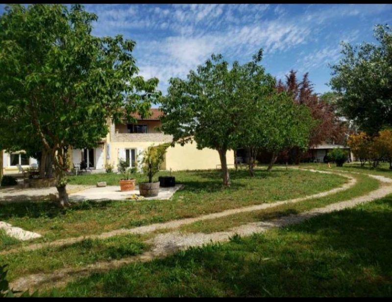 Corps de ferme entièrement rénové 246m² sur 3384m² de terrain, Lapalud 399 000 HAI