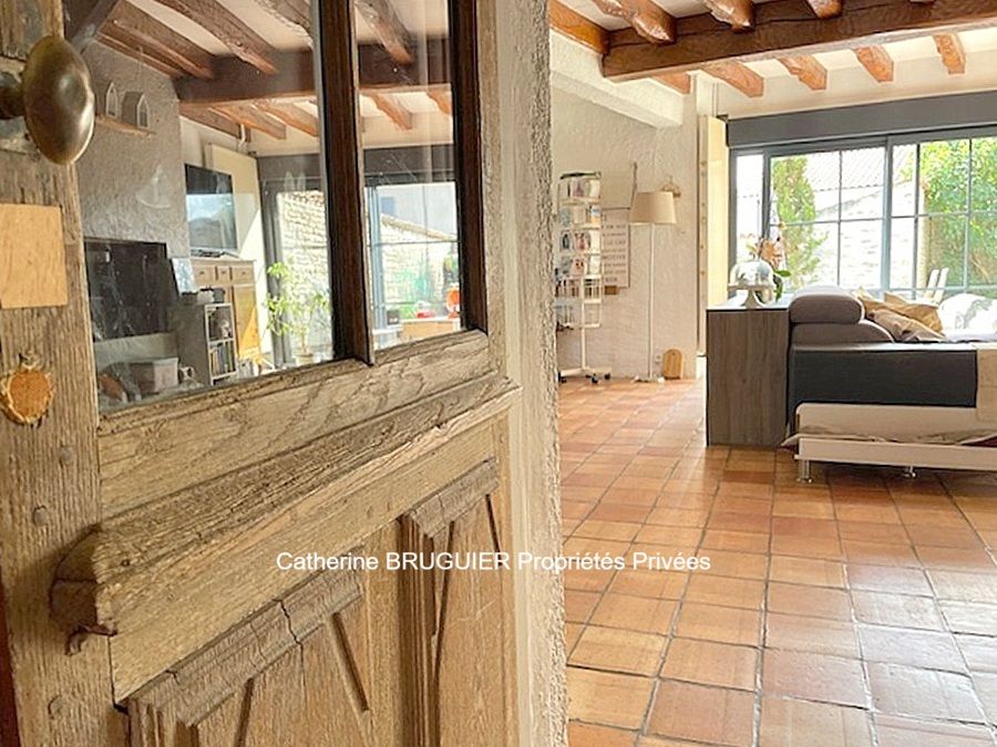 Charme et quiétude: Maison de village en pierre 7 ch 225 m2