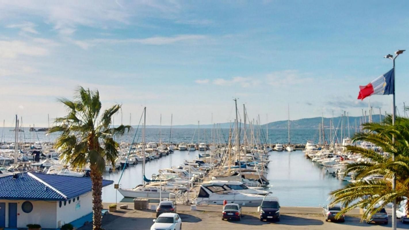 Saint-Raphaël ? Appartement 45 m² rénové avec vue mer panoramique, Cave , PKG privatif  et future Promenade des Bains