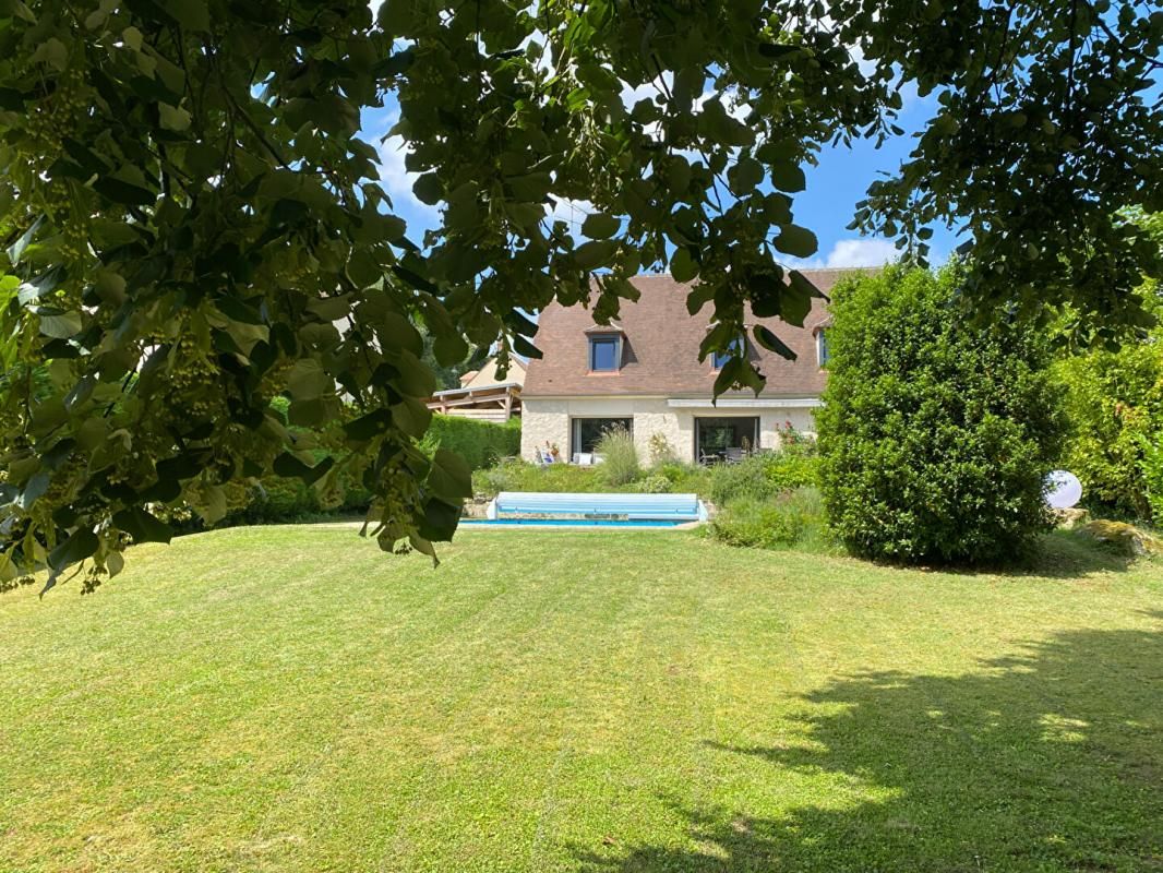 60300 Senlis - Maison - 230m2 - 5 chambres - piscine
