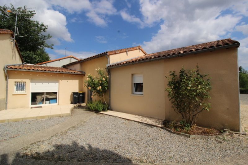 Maison Saint Genest D Ambiere 9 pièce(s) 150.70 m2