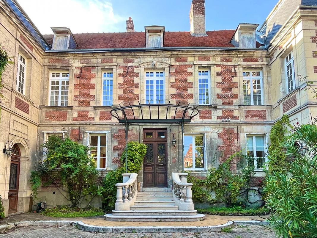 Maison de Maître à Noyon :10 pièce(s) 288 m2 - Terrain 959m²