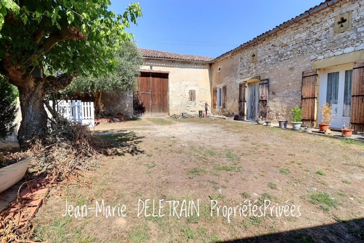 MAISON EN PIERRE AVEC FORT POTENTIEL D'EXTENSION