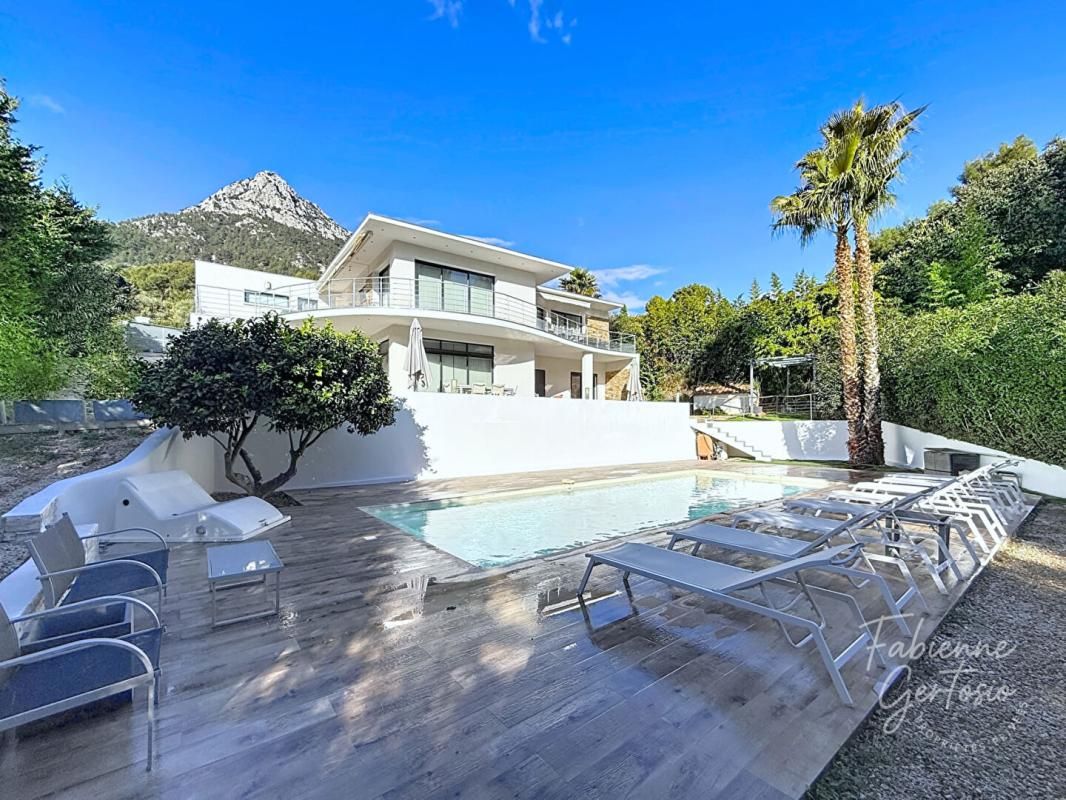 La Valette-du-Var ! Maison contemporaine de 240 m2 sur 2194 m2 de terrain