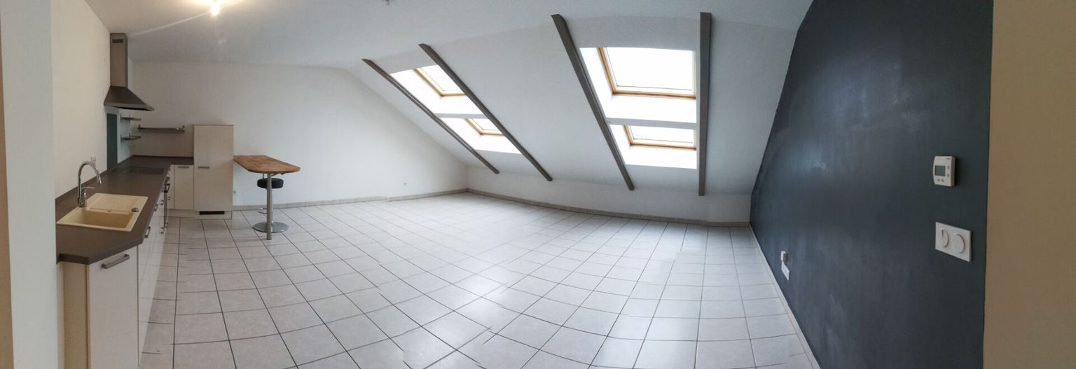 Appartement  récent de deux pieces ,cave et parking , de  70 m² au sol , situé au dernier étage d'une copropriété récente   sur l'axe A31 à  Maizieres -Les-Metz