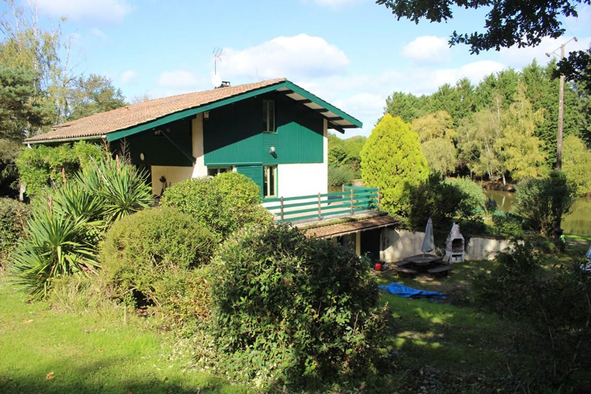 Maison avec 2 étangs de pêches  et de reproduction (aux normes) dans une propriété  fermée, idéale gîte