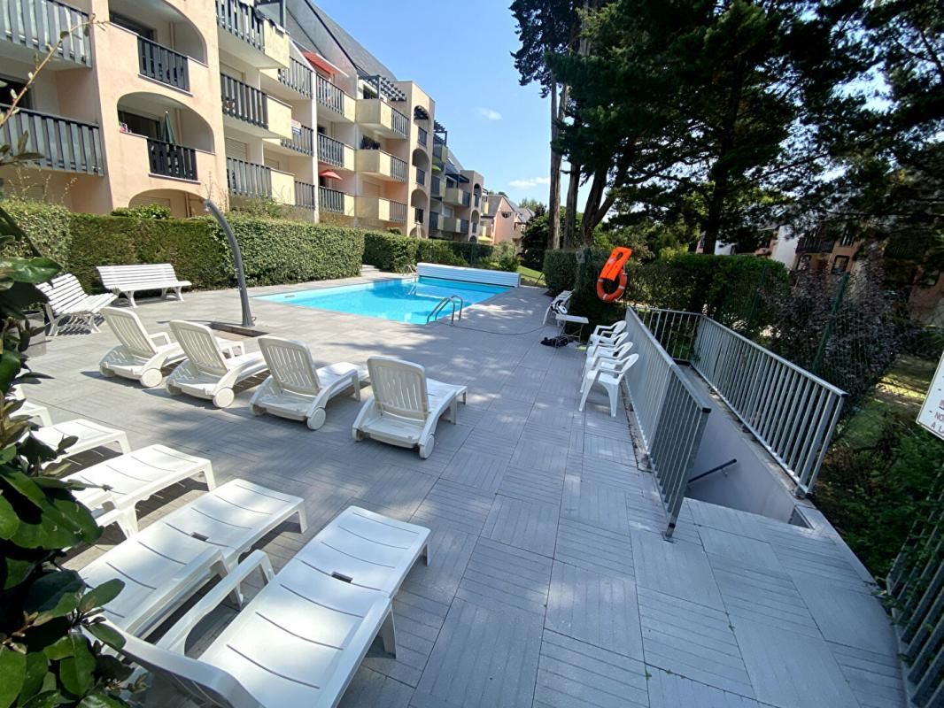 LA BAULE DANS UNE GRANDE COPROPRIETE AVEC PISCINE APPARTEMENT T2