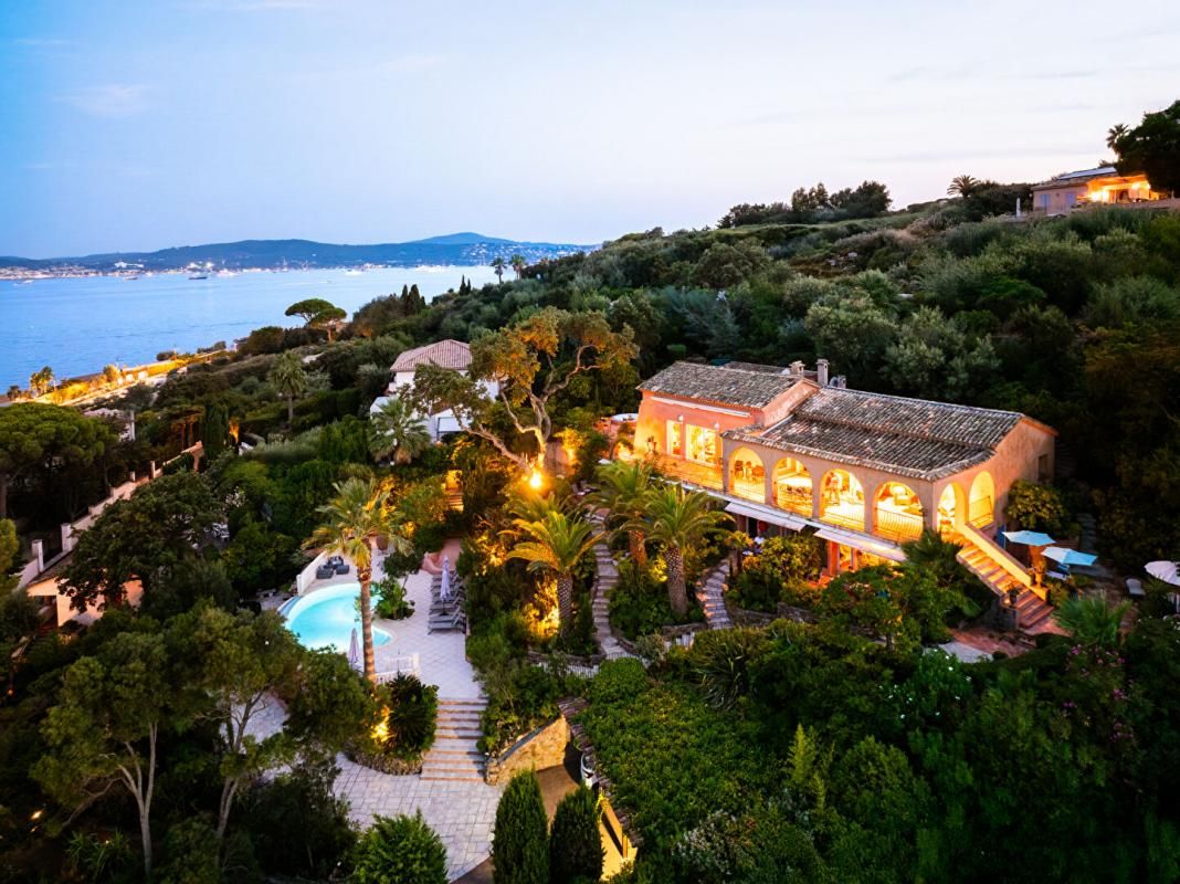 Vue mer incroyable sur tout le Golfe de Saint Tropez : Villa Sainte Maxime 8 pièce(s) 288 m2