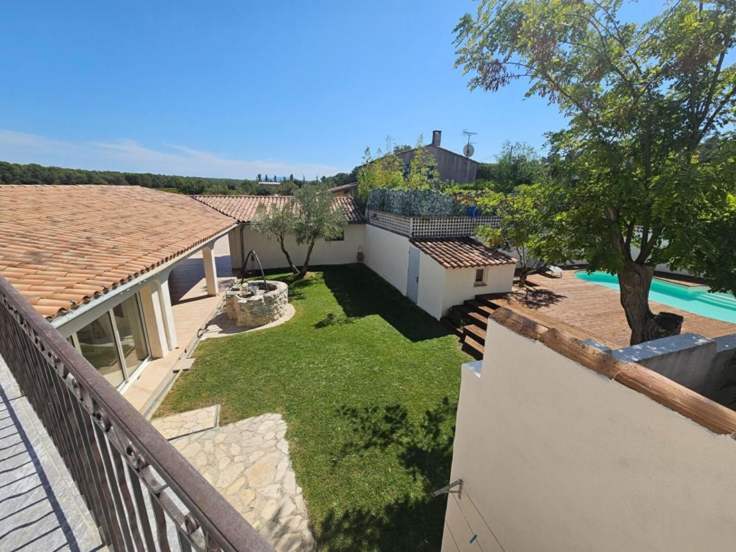 Maison Individuelle à Eguilles 4 pièce(s) 194 m2 sur un terrain de 687m2 avec Piscine