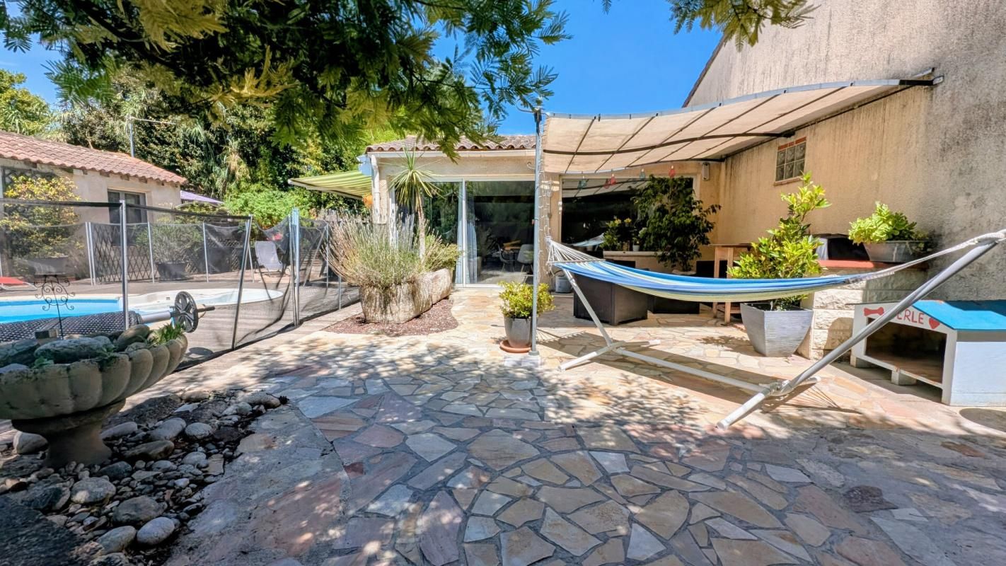 Villa T4 avec piscine et gîte T2 quartier résidentiel