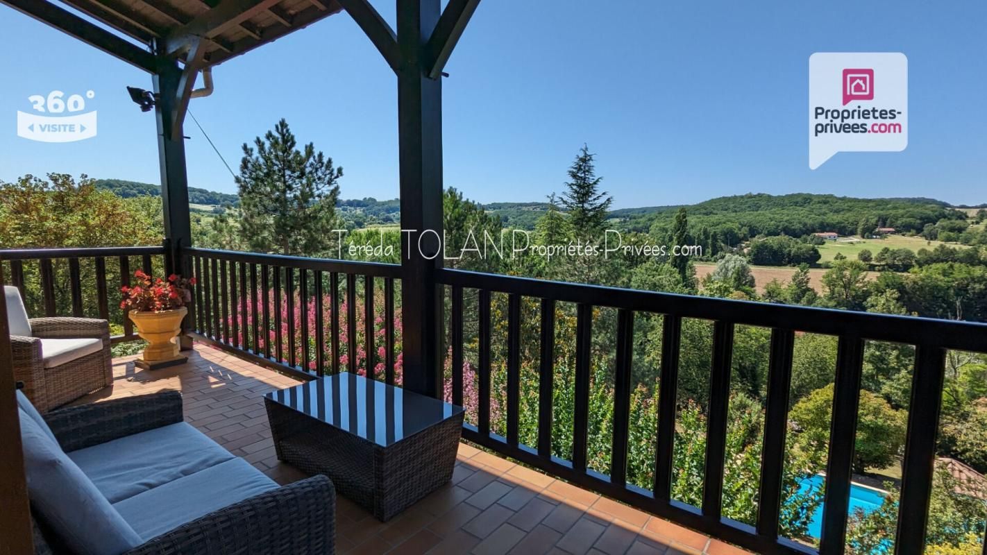 Penne d'Agenais -: Maison plain pied, 6 pièces - 4 Chambres -145 m², vue - piscine - double garage - parc