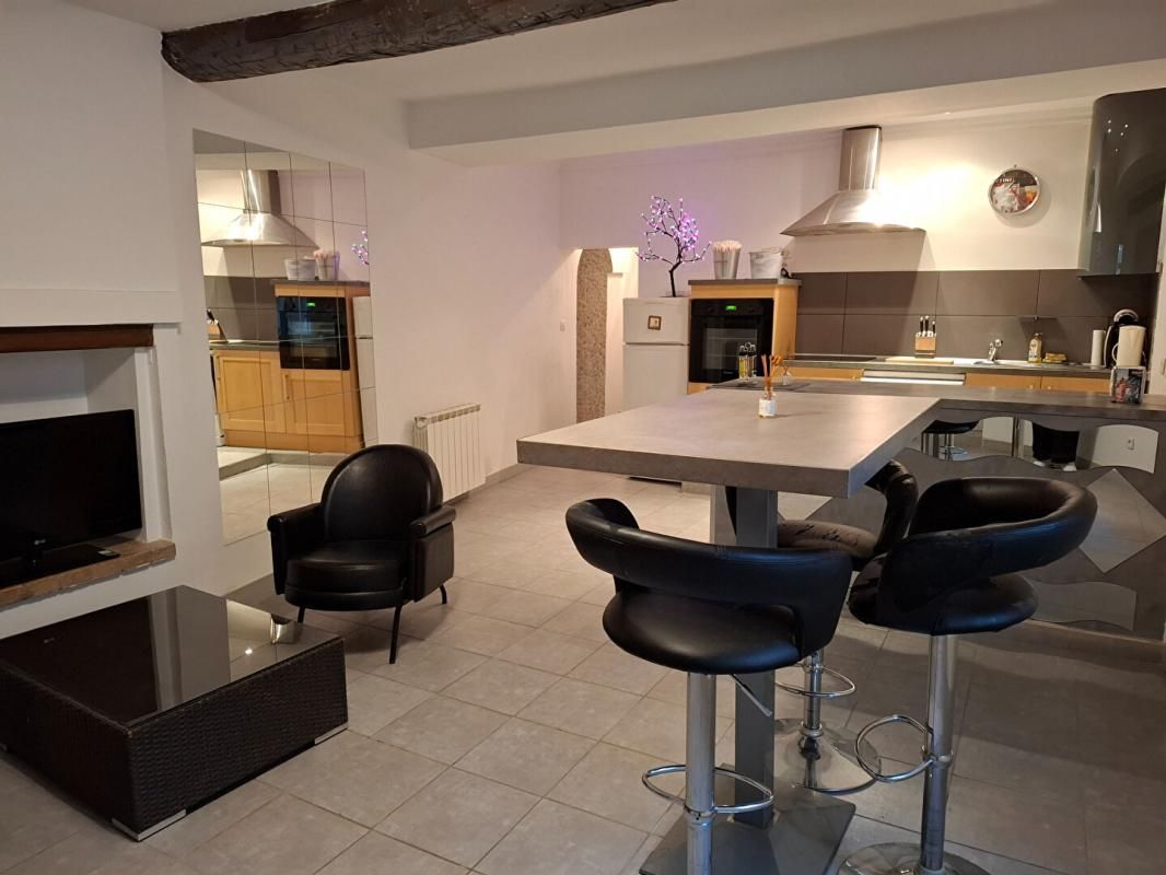 Appartement 3 pieces avec terrasse 17 m² proche des commodités