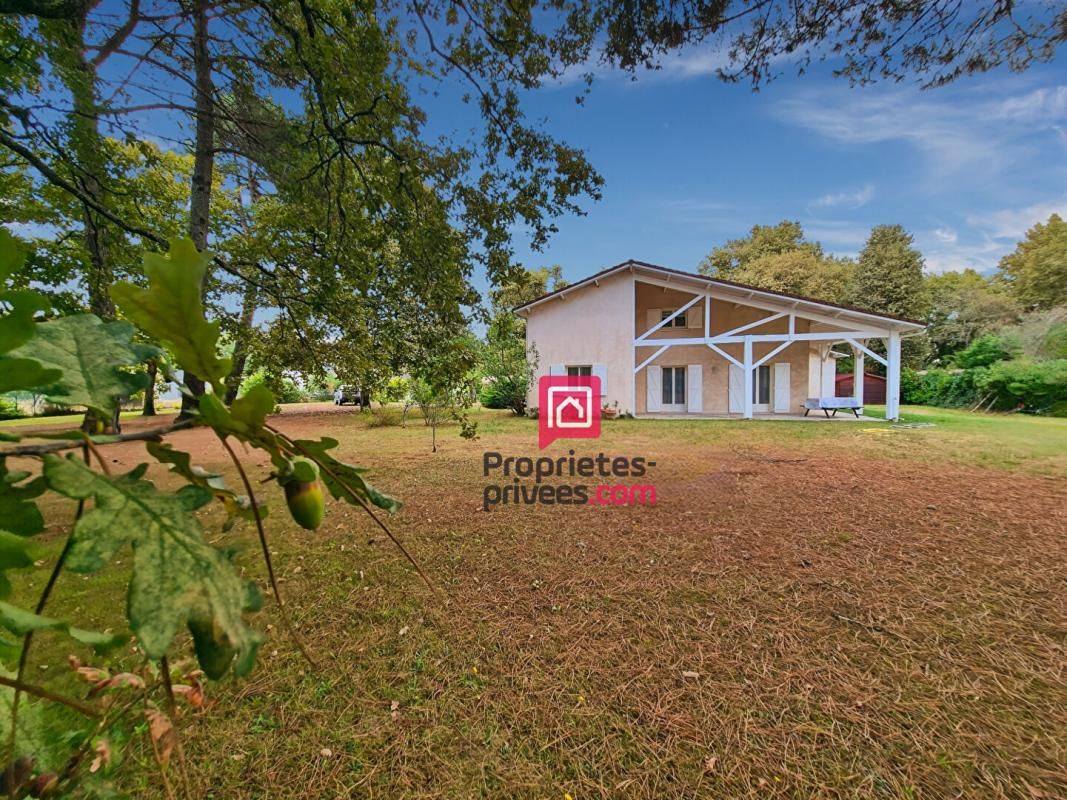 Maison familiale de 225 m2, 8 pièces, sur 3500 m2 de jardin