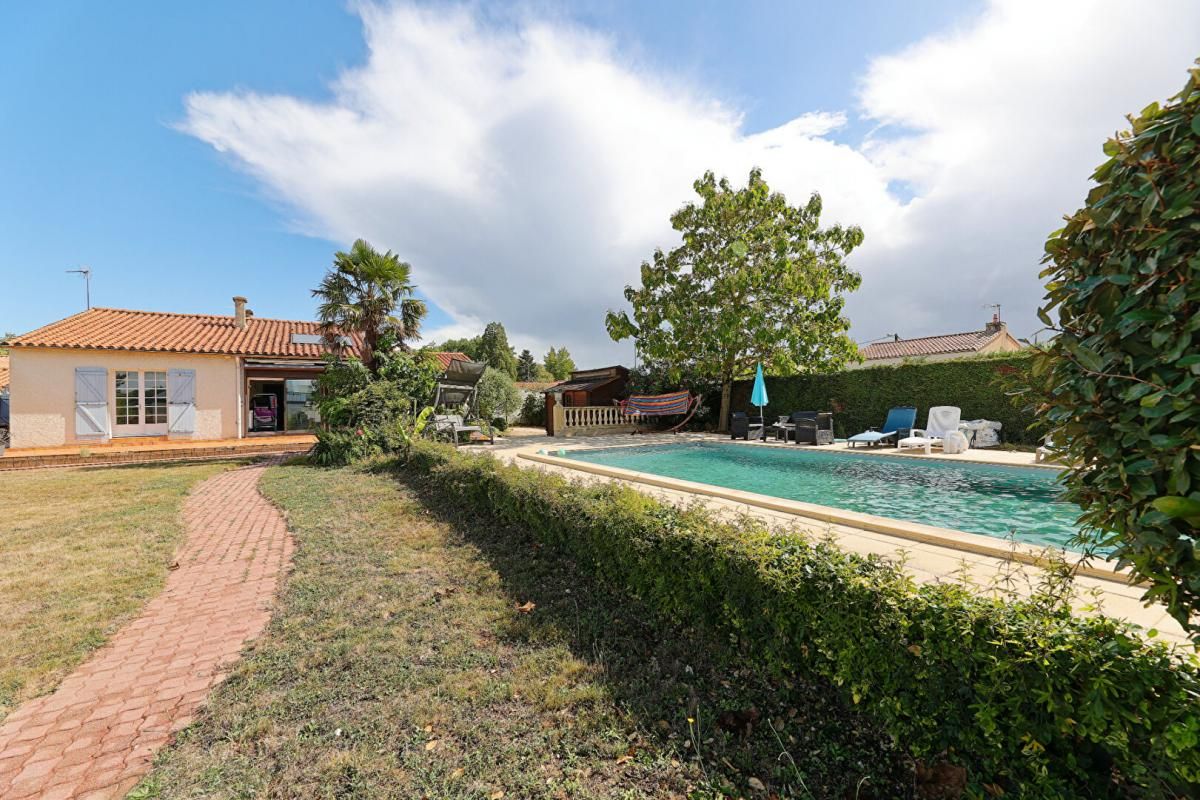 Maison familiale 6 pièces avec piscine à La Guyonnière