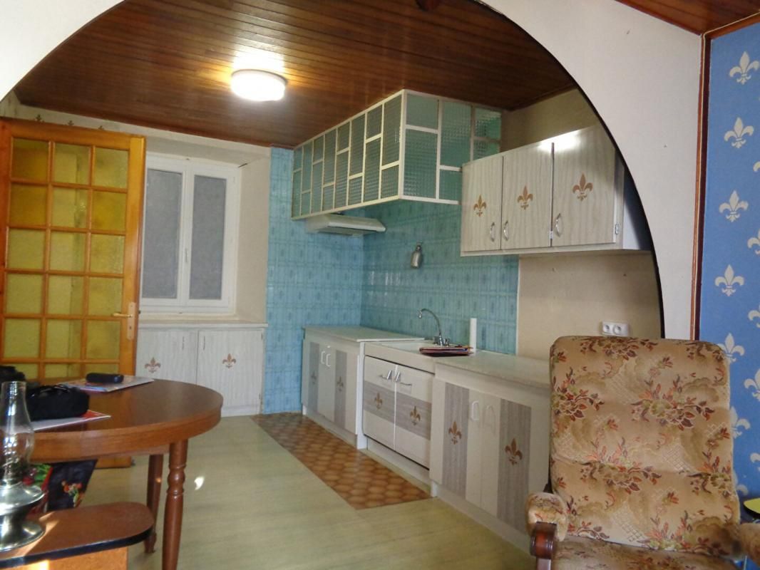 Pradelles(43), maison de ville de 72 m2 habitables + cave + combles