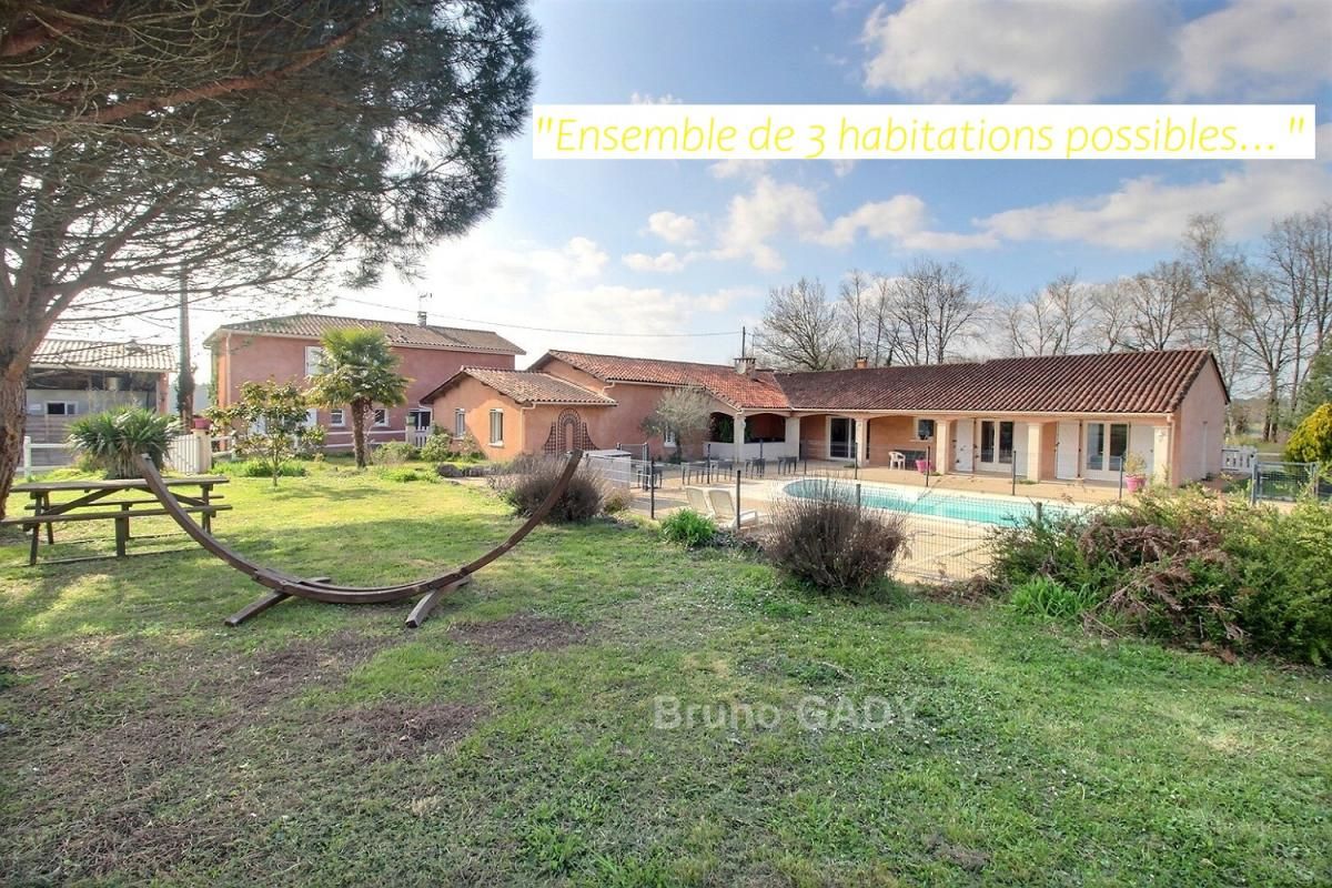 Ensemble 3 habitations , proche Périgueux 13 chambres totalisant 440 m2 sur 12000 m2 de terrain