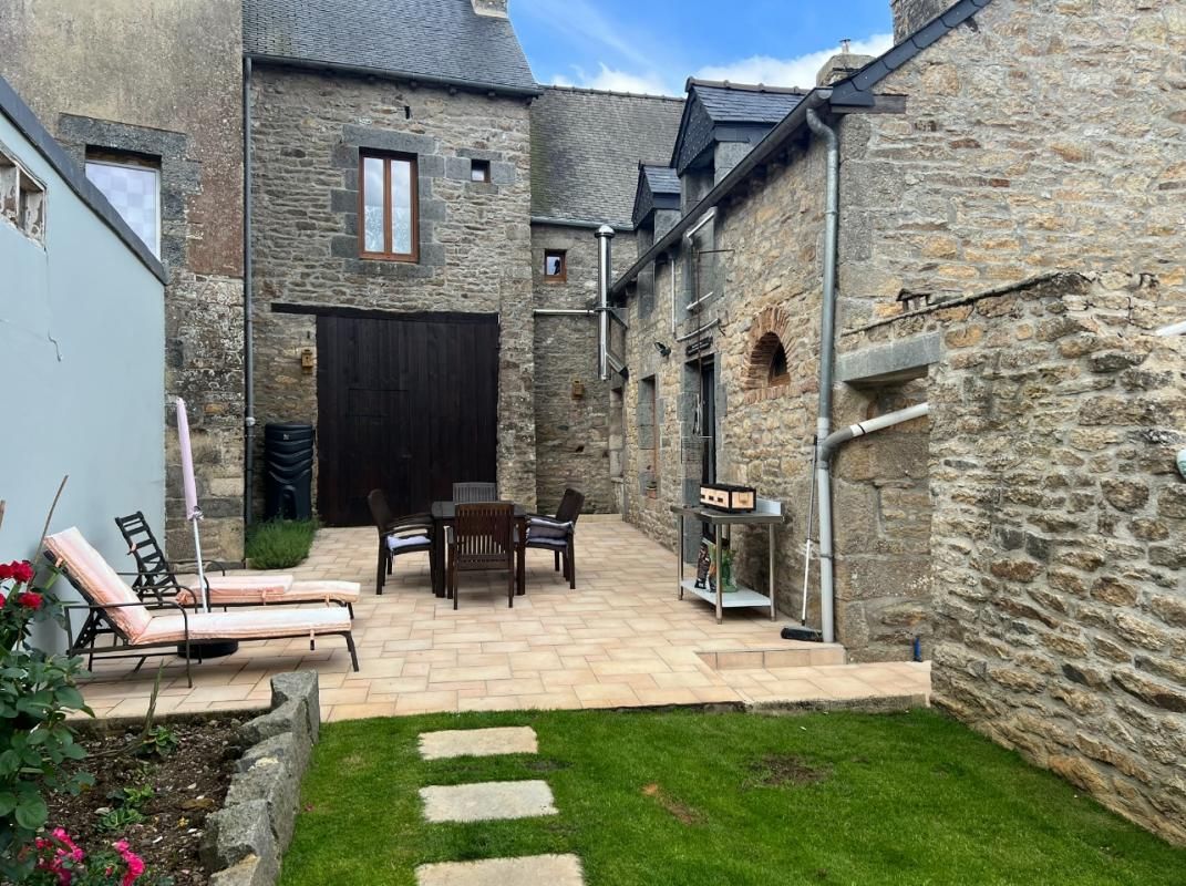 Maison Collinee 6 pièce(s) 185 m2