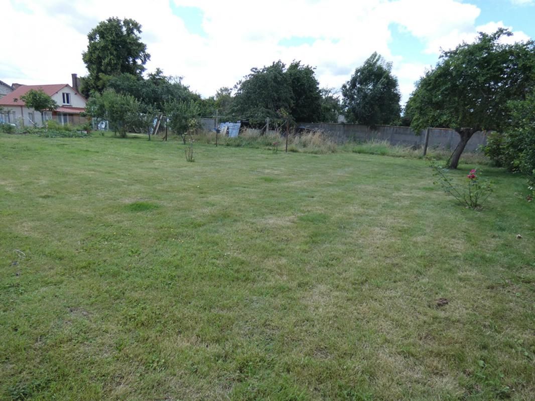 Terrain clos viabilisé (647 m²)