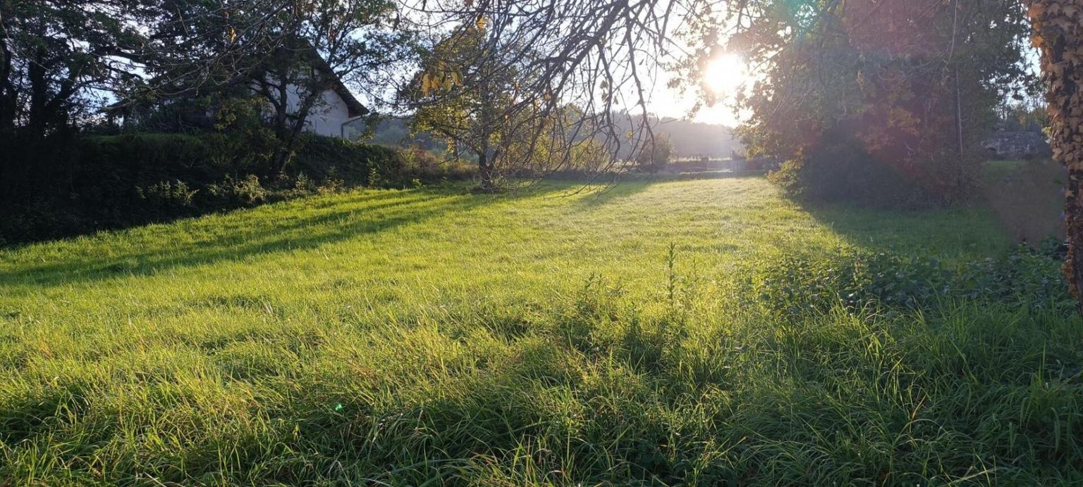 Terrain constructible d'environ 1823 m² ( Chatonod ) 01300 Magnieu