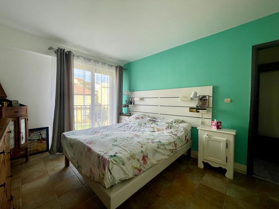 Appartement traversant T4 de 95m2, garage double et cave - Centre-ville - Hyères
