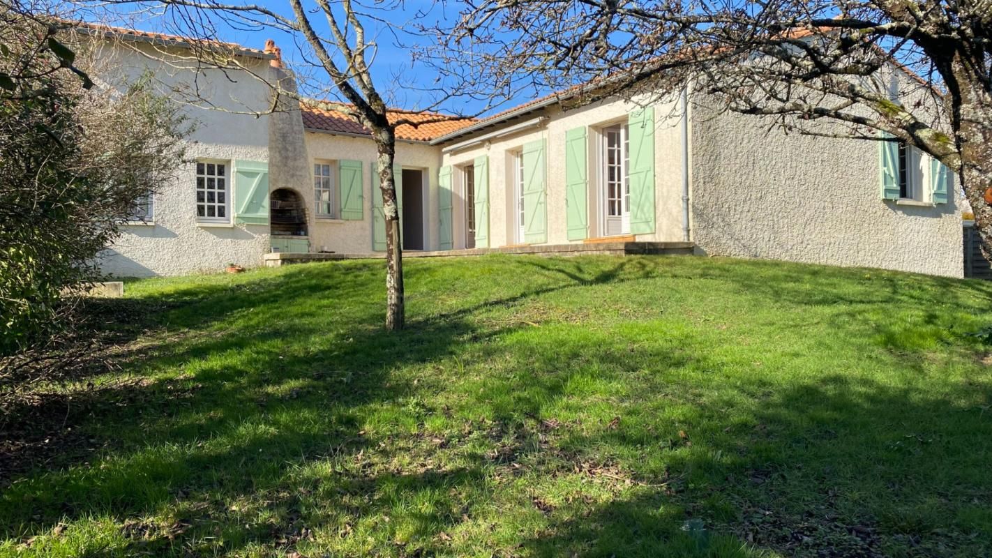 Maison Saint Gelais (79410) 6 pièce(s) 150 m2
