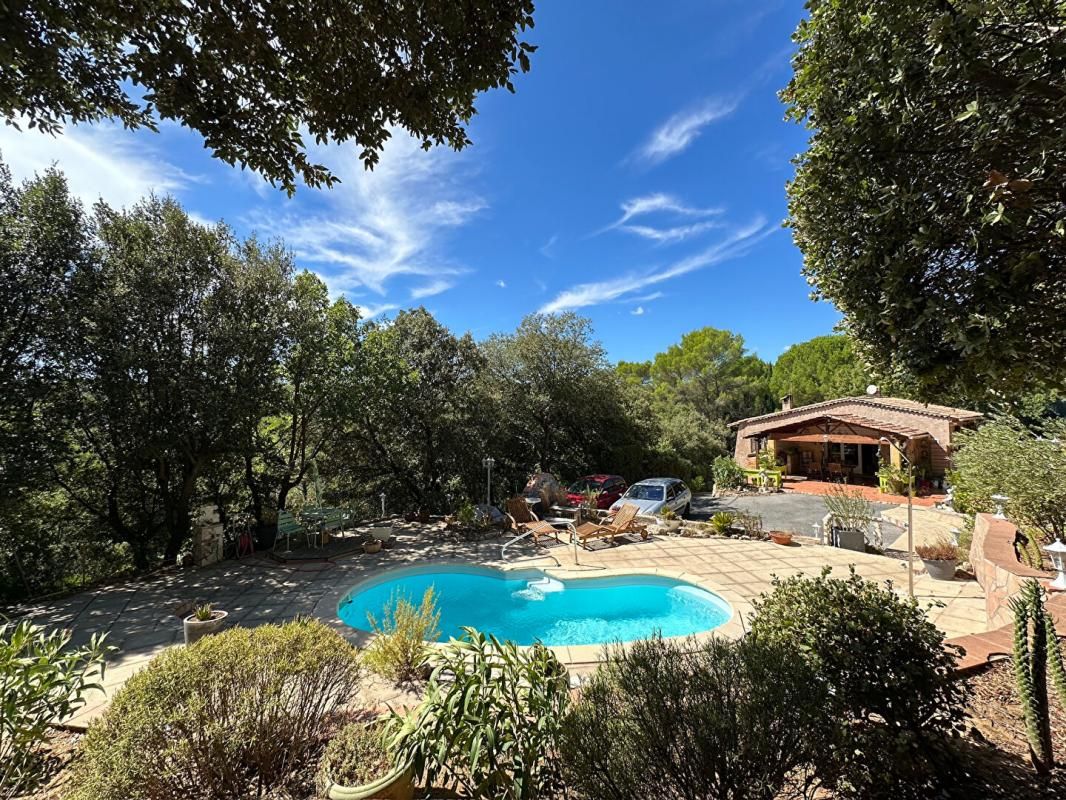 Maison 113 m2  -Grand GARAGE - 1300 m2 de terrain