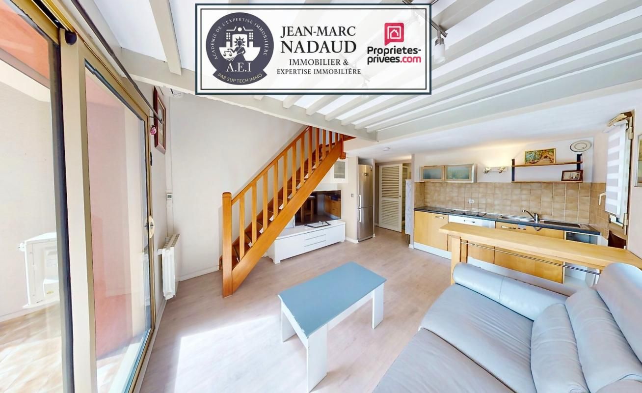 SAINT-RAPHAËL-2 PIÈCES DUPLEX DERNIER ÉTAGE-TERRASSE SUD-EST -MEUBLÉ & ÉQUIPÉ