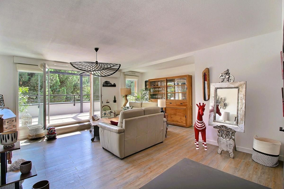 Exclusivité BRUGES T4 82 M² dernier étage + terrasse 50 M² SUD