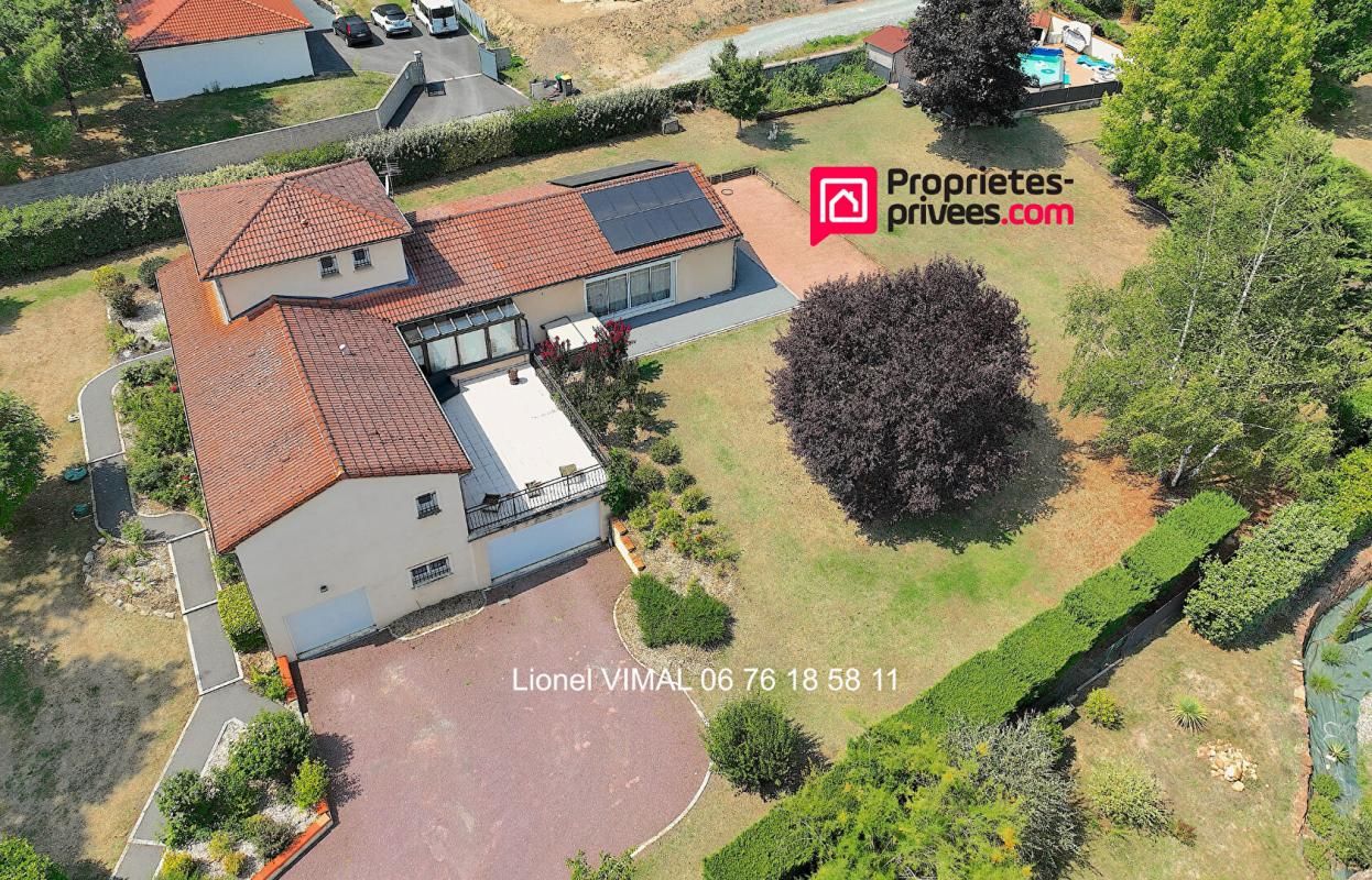 Maison 8 pièces 258 m2 avec piscine sur terrain clos 2832 m2