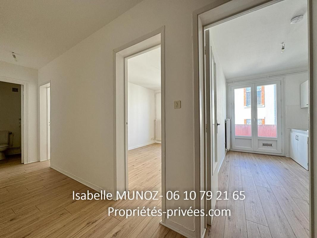 Ensemble de 2 Appartements F1 loué +F2 vide avec balcon, cave, garage
