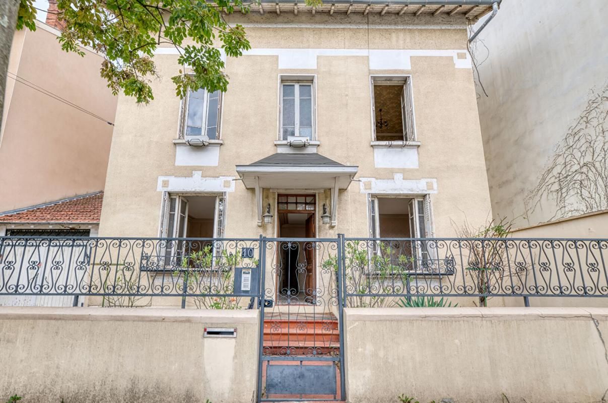 Maison Bourgeoise Lyon3° 275 m2 + Garage - Terrain 400m2 à rénover