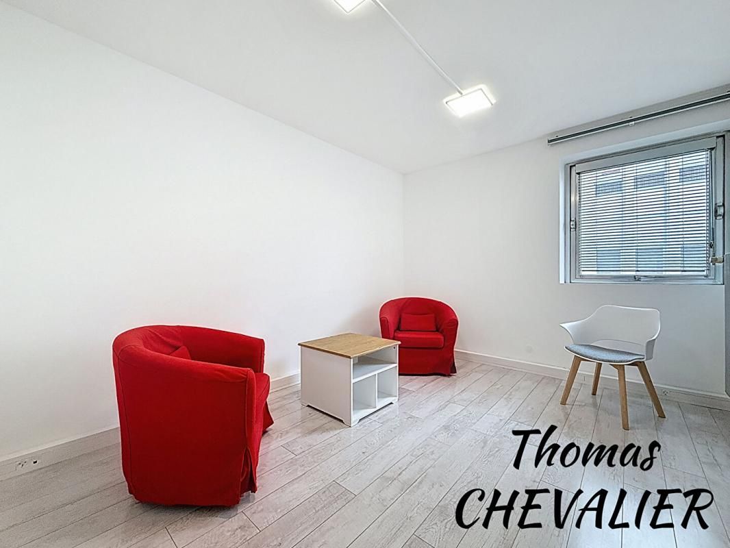 Bureaux / murs professionnels INNOCUPÉS actuellement à vendre 45 m² Colmar HYPER-CENTRE "Place des Martyrs et de le Resitance"