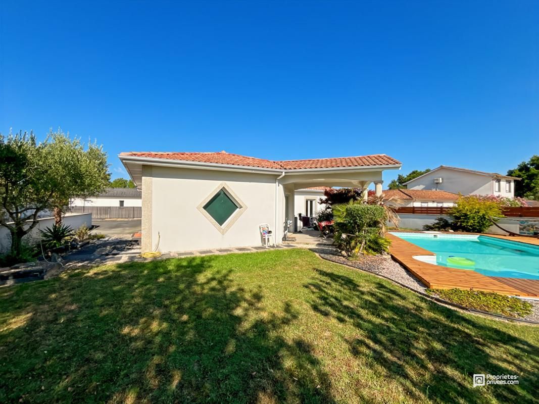 Maison familiale 4 chambres avec piscine et vaste séjour lumineux