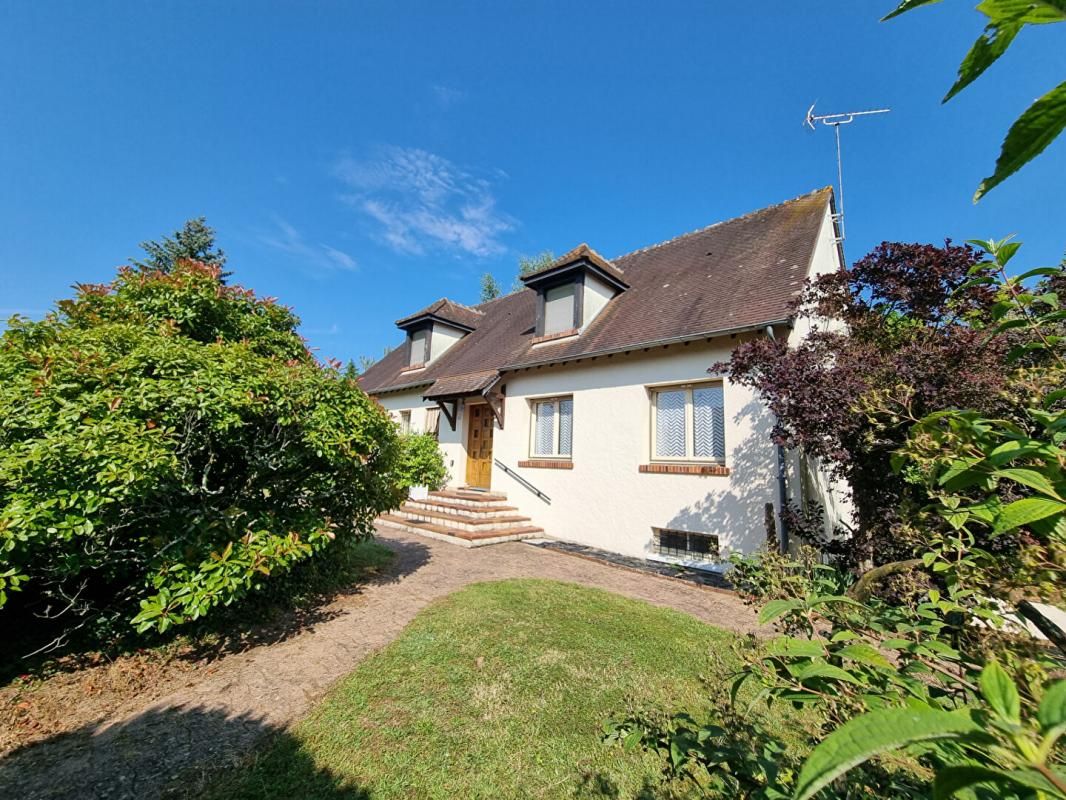 MAISON TRADITIONNELLE  et UN TRES BEL ETANG de plus de 4000m²