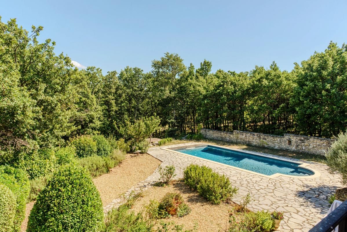 A VOIR ! Maison en pierres de 177 m2 sur 1200 m2 avec piscine