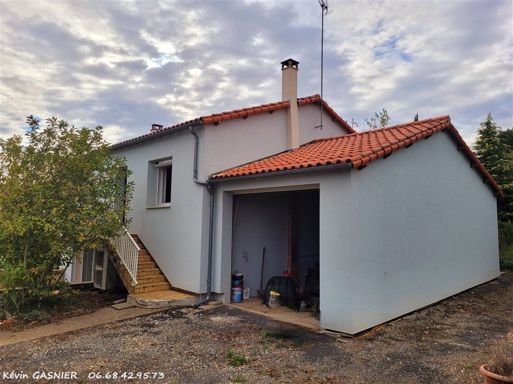 CHASSENEUIL (16260) : Maison de 115m2 habitable avec piscine