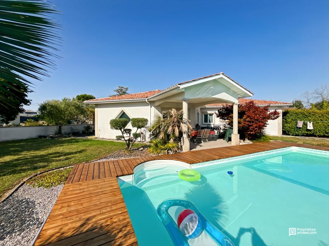 Maison familiale 155 m² à Ambarès-et-Lagrave 4 chambres, suite parentale, piscine, terrasse bois et garage