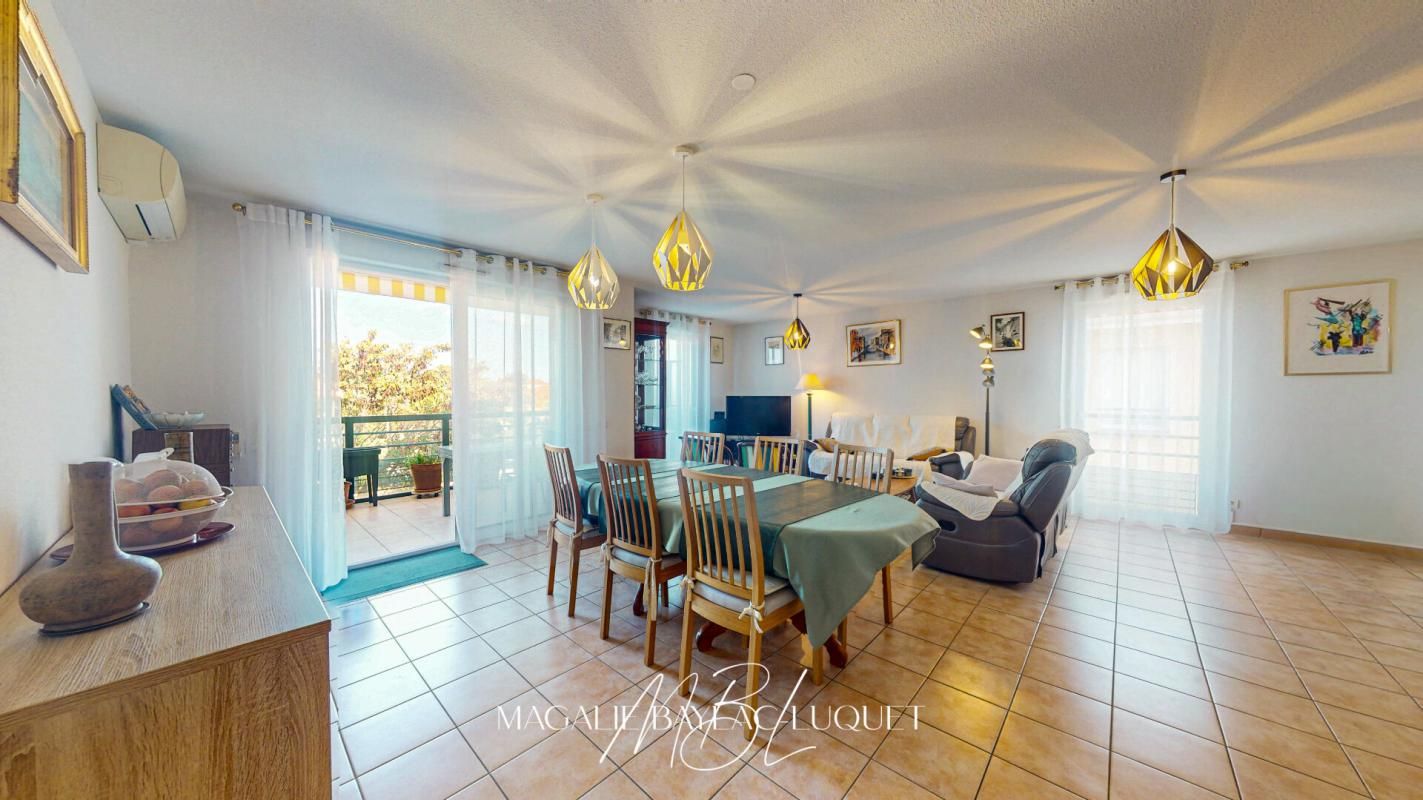 APPARTEMENT T4 - GARAGE - PISCINE - TERRASSES