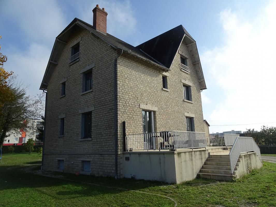 Maison Gien 7 pièce(s) 205 m2